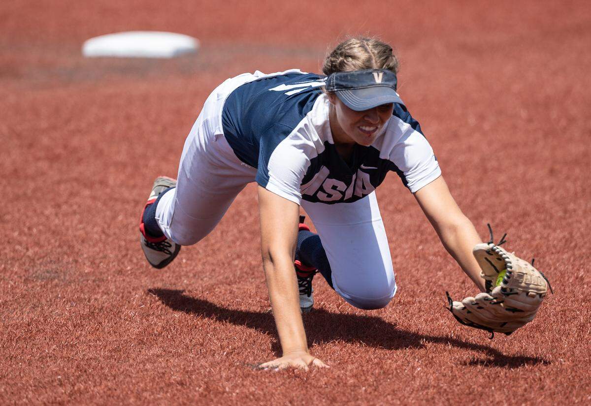 Vista del Lago’s Rubie Kelly picks up a hard hit ball from Central Catholic’s Noelany Ramirez during the CIF Sac-Joaquin Section Division III softball championship game at Delta College in Stockton, Calif., on Saturday, May 28, 2022.