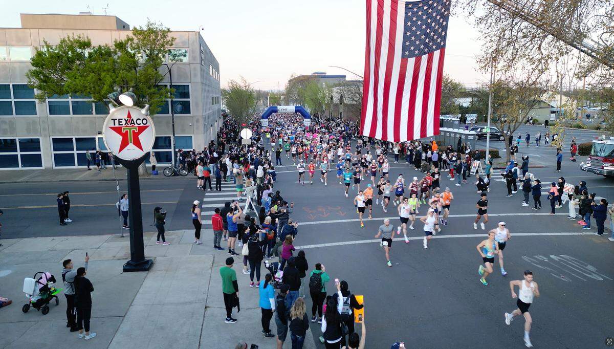Runners start the Modesto marathon and half marathon during the Modesto Marathon in Modesto, Sunday, March, 23, 2025.