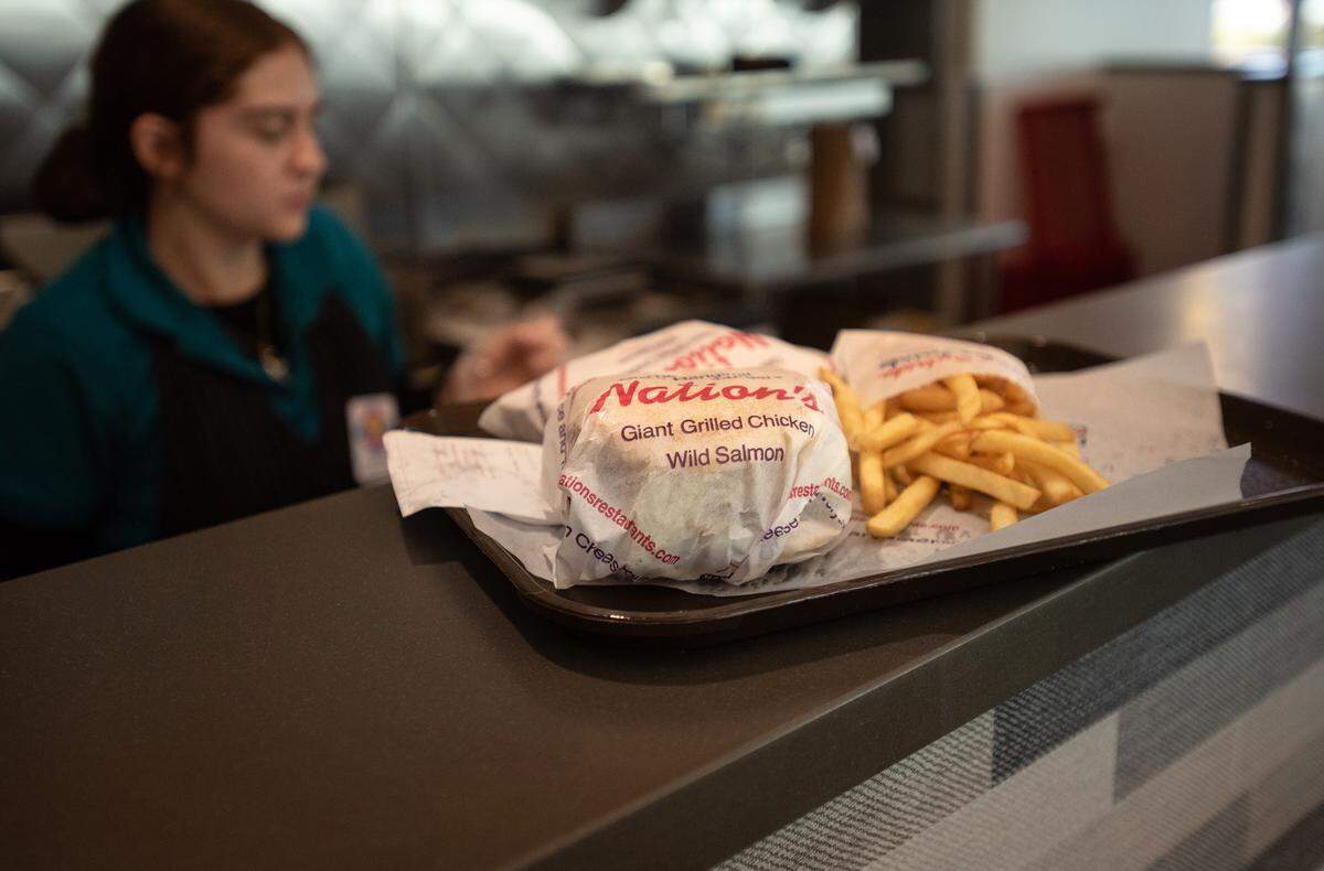 Nation’s Giant Hamburgers on McHenry Avenue in Modesto, Calif., Wednesday, Nov.16, 2022.