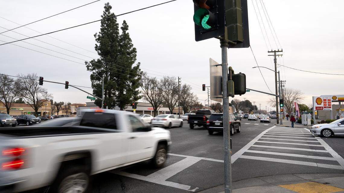 Modesto red-light camera captures 400 possible violations in first 11 days