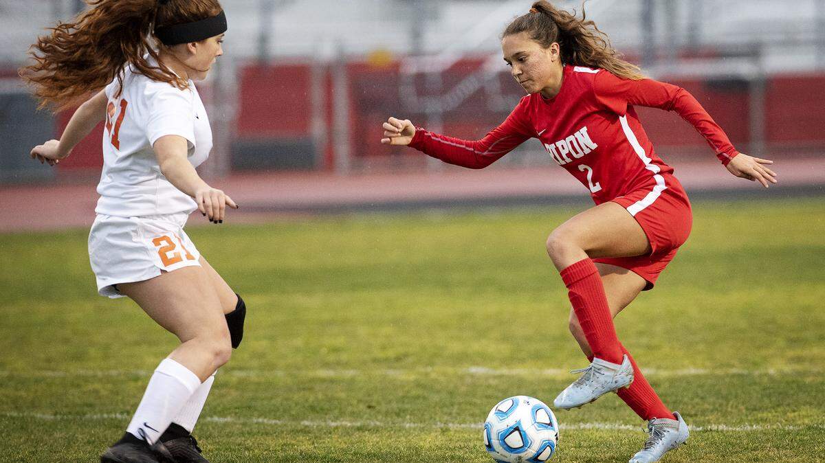 Ripon’s Devaney Dougherty advances the ball as Summerville’s Kamryn Pitcher defends during the CIF Northern California Division V regional playoff game at Ripon High School in Ripon, Calif., Tuesday, Feb. 26, 2019.