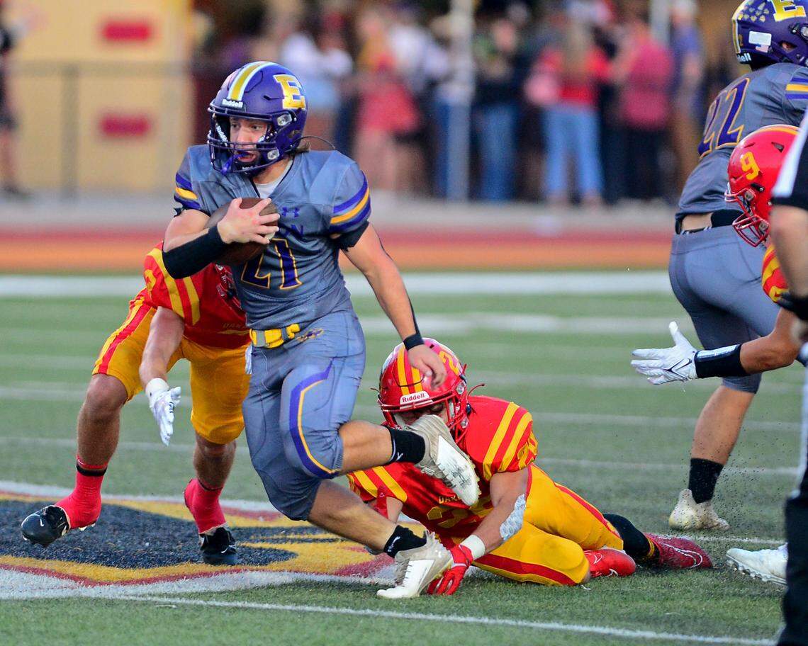 Escalons Joshua Graham (21) sprints away from two Oakdale defenders during a game between Oakdale and Escalon at Oakdale High School in Oakdale, California, on September 15, 2023.