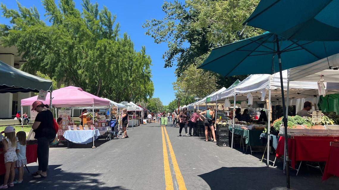 What's in season at California farmers markets? What to know this spring