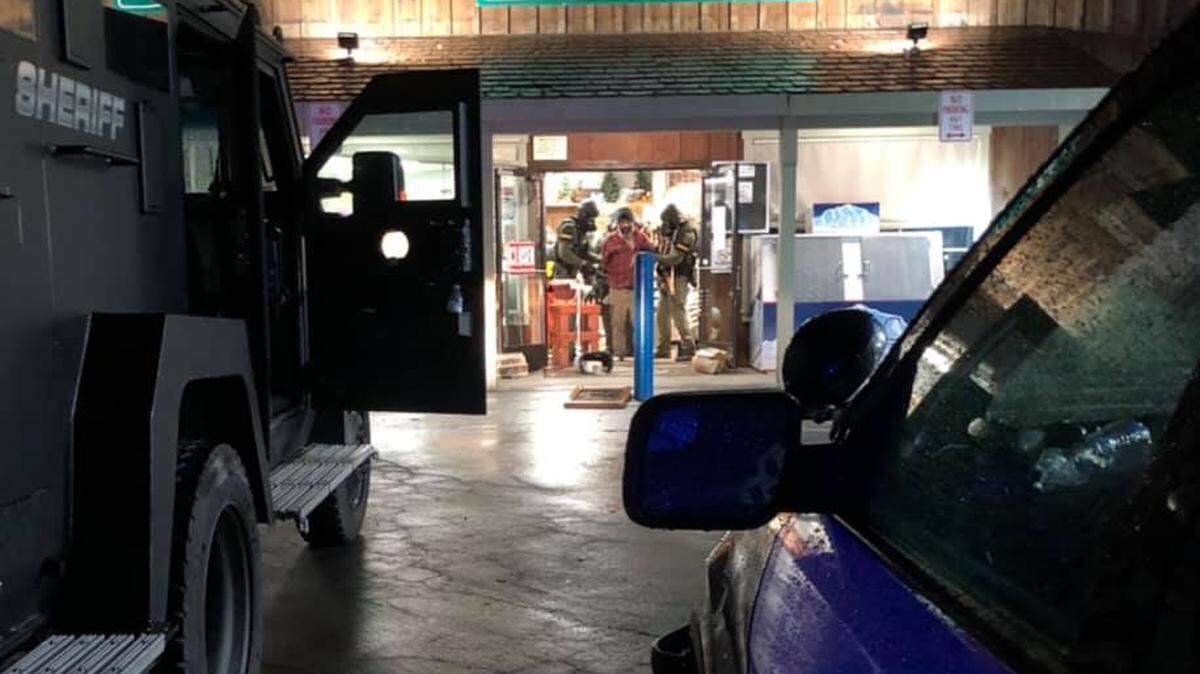 A Washington man was arrested following a standoff at a store near Yosemite National Park.