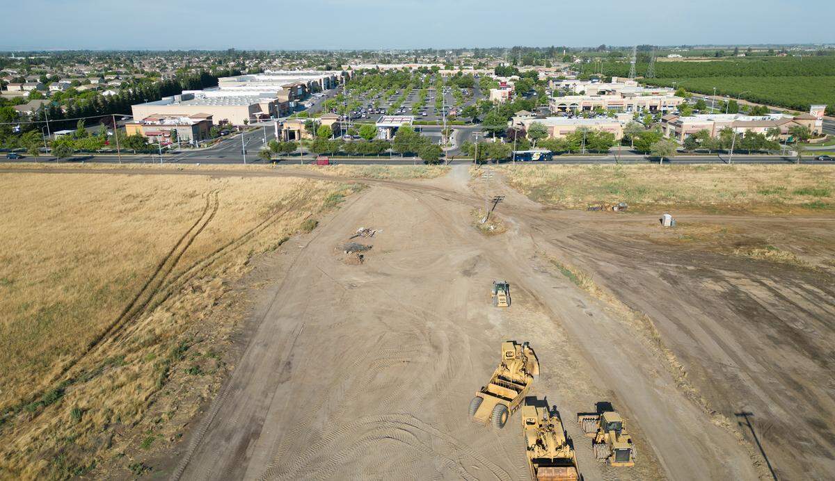 Site of new Crossroads West shopping center sits across Oakdale Road from the Crossroads center in Riverbank.