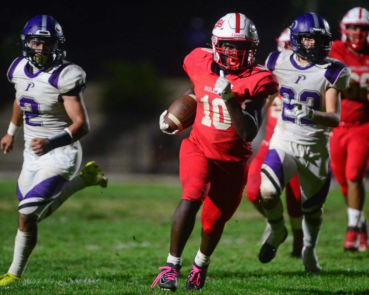 Ceres running back Tarrell Lee-Gill sprints away from defenders during a game between Ceres High School and Pacheco High School at Ceres High School in Ceres California on October 7, 2022.