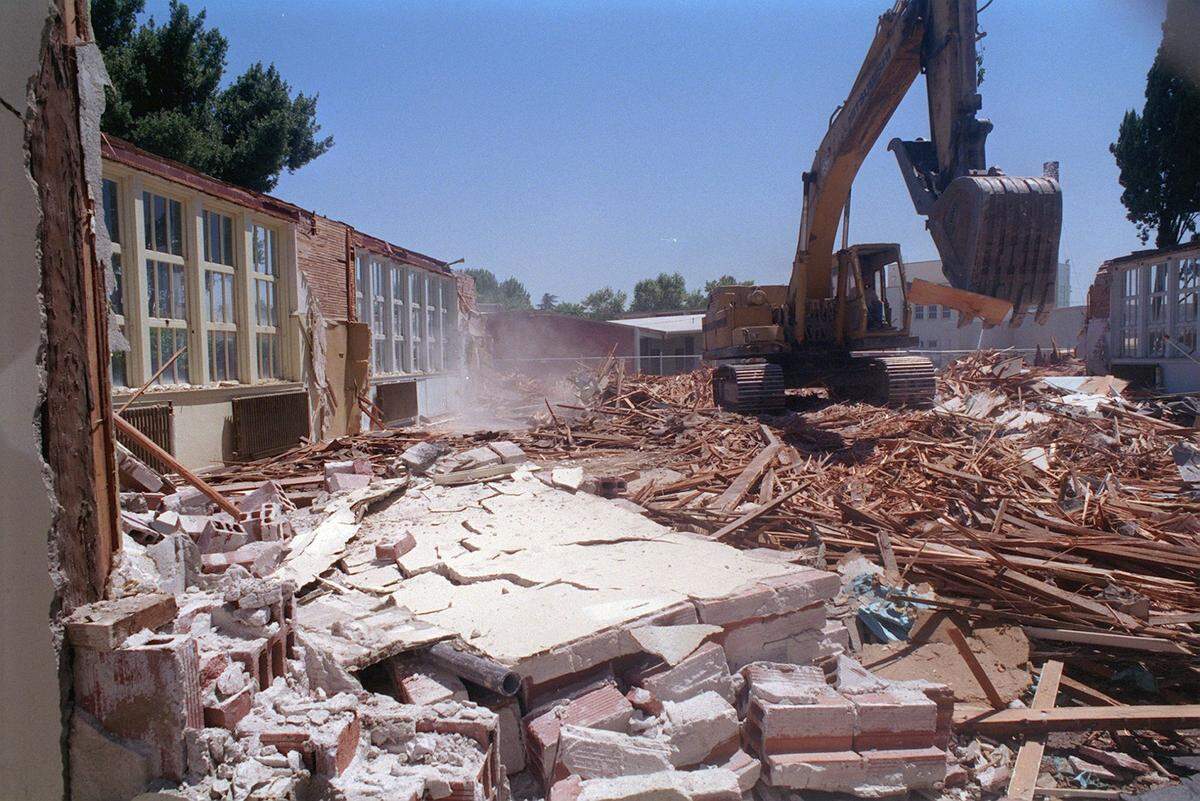 In August 1998, the oldest remaining building on Modesto High School’s campus was torn down. The building, known as the ’30s Wing, housed eight classrooms, a career center and book room. Built in 1936, the wing had extensive water damage to its foundation from underground steam tunnels.