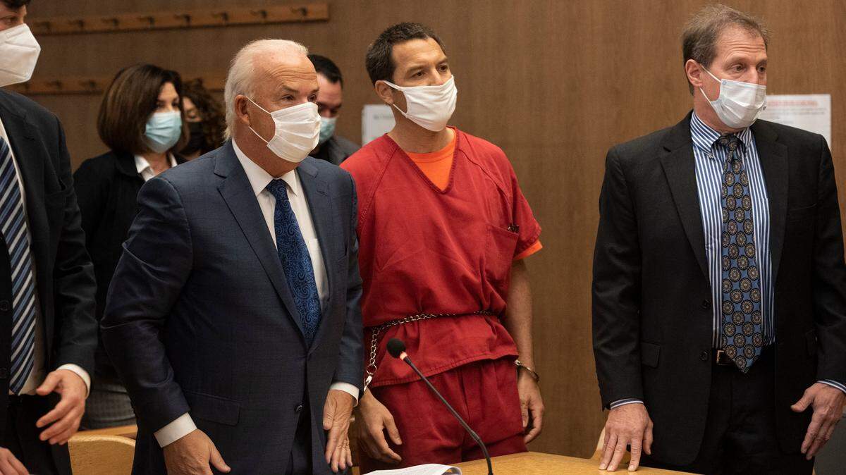 Scott Peterson and his council at his resentencing hearing at the San Mateo County Superior Court in Redwood City, Calif., Dec. 8, 2021.