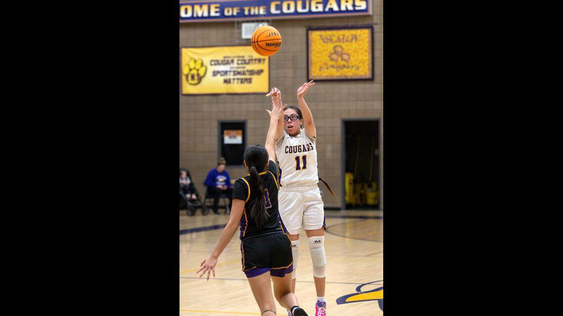 Velasco’s 22 points power Escalon past Calaveras in D-IV section playoffs