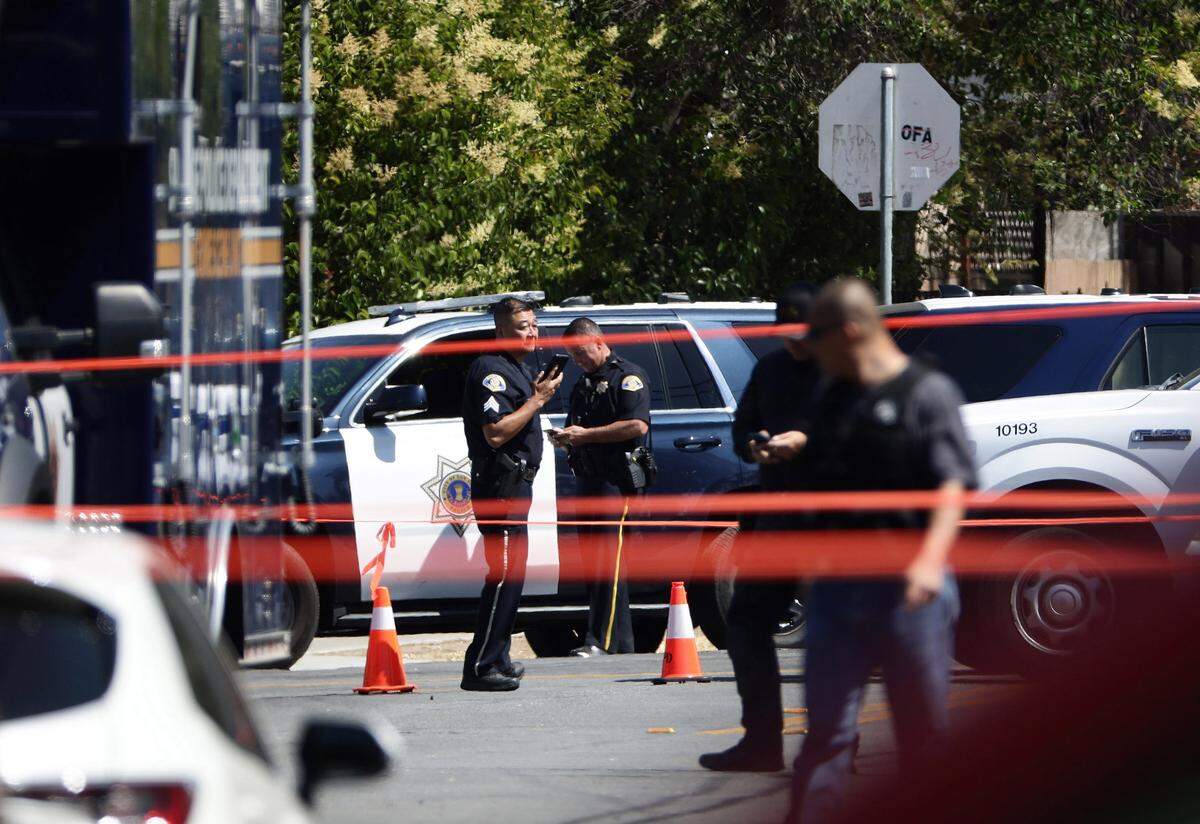 SAN JOSE, CALIFORNIA - JUNE 22: Officers on Bendorf Drive investigate after police shot a double homicide suspect in San Jose, Calif., on Wednesday, June 22, 2022. (Dai Sugano/Bay Area News Group)