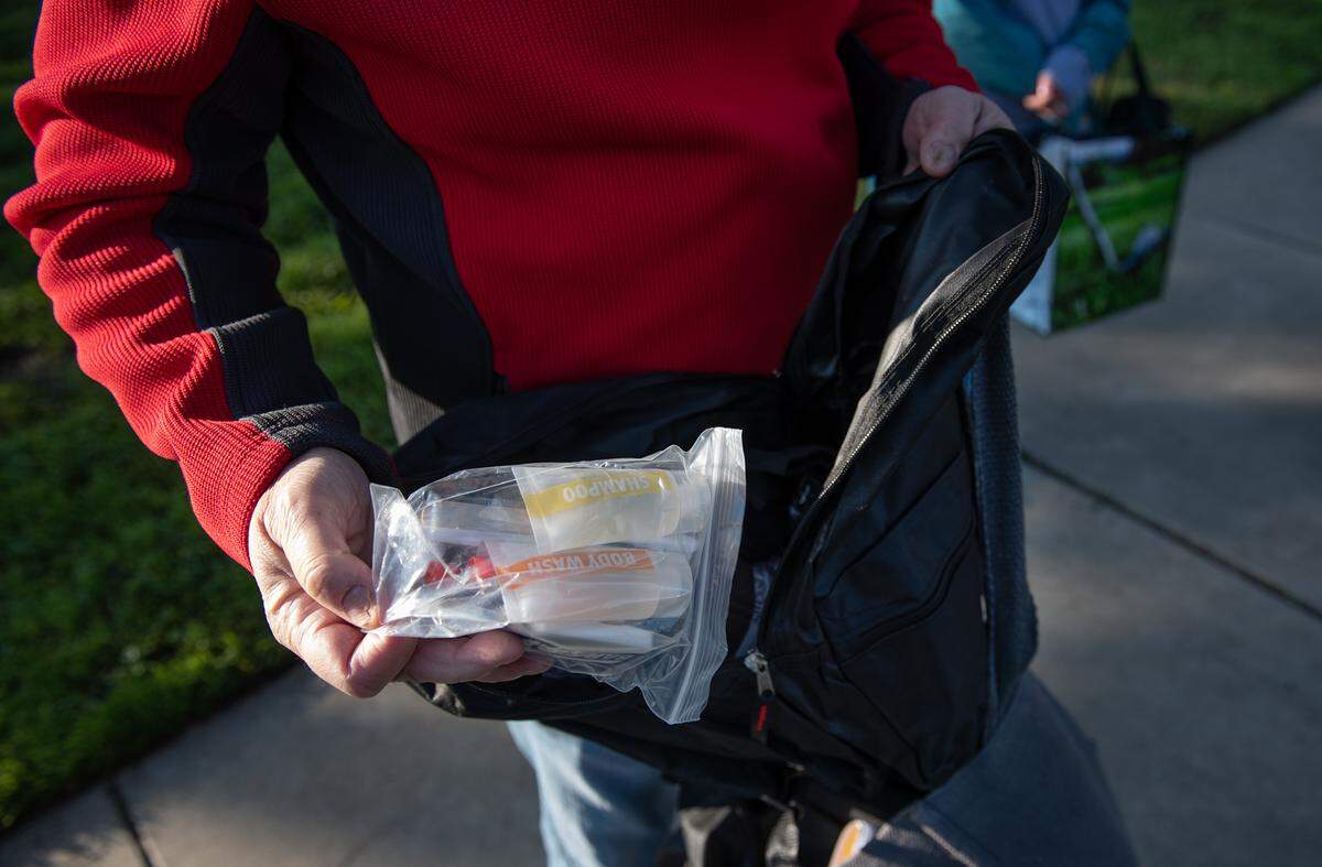 Volunteers, like Jeremy Howell, gave out backpacks with toiletries, a blanket and a knit hat during Stanislaus County’s point in time count of the homeless population in Modesto, Calif., Thursday, Jan. 26, 2023.