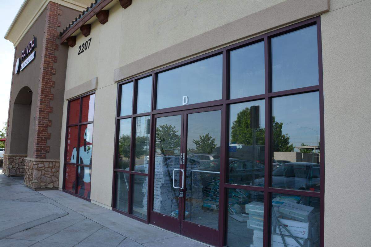 A Crumbl Cookies is moving into the former Dickey’s BBQ space in the Crossroads shopping center in Riverbank, Calif.