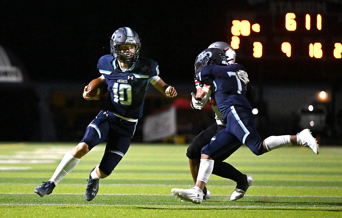 Downey quarterback Carson Lamb scrambles for a touchdown during the game with Lincoln at Downey High School in Modesto, Calif., Friday, August 18, 2023.