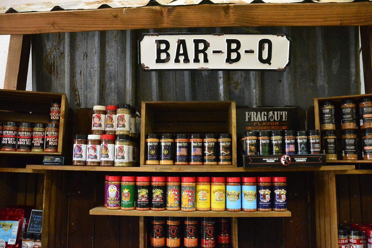 The new two-in-one store Cen Cal Smoke and Smoke & Magnoliias has opened in Roseburg Square in Modesto, Calif. The store is half speciality grilling retailer and half home decor shop from husband-and-wife team Chuck and Andrea Jones.
