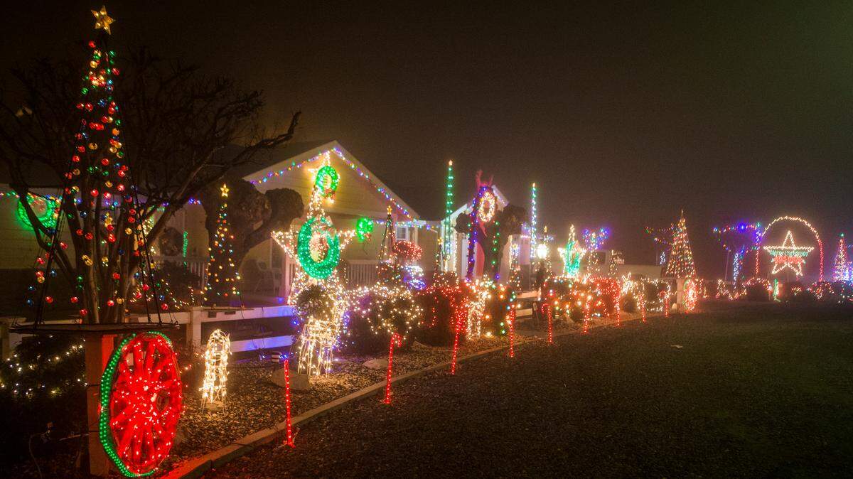 Holiday lights, including these on Golf Road, south of Turlock, had Stanislaus County communities all aglow in December 2018