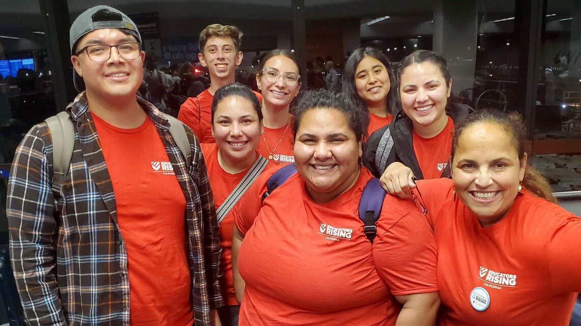 Estudiantes de Stanislaus State encuentran inspiración para seguir una carrera en la docencia