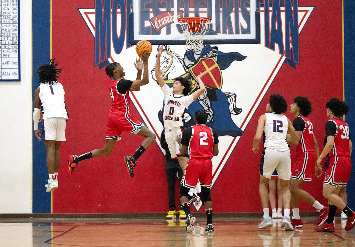 Lincoln’s Anthony Moore attacks the hoop as Modesto Christian’s Myles Jones defends during the Tri-City Athletic League game at Modesto Christian High School in Salida, Calif., Friday, Jan. 12, 2024. Modesto Christian won the game 68-53.