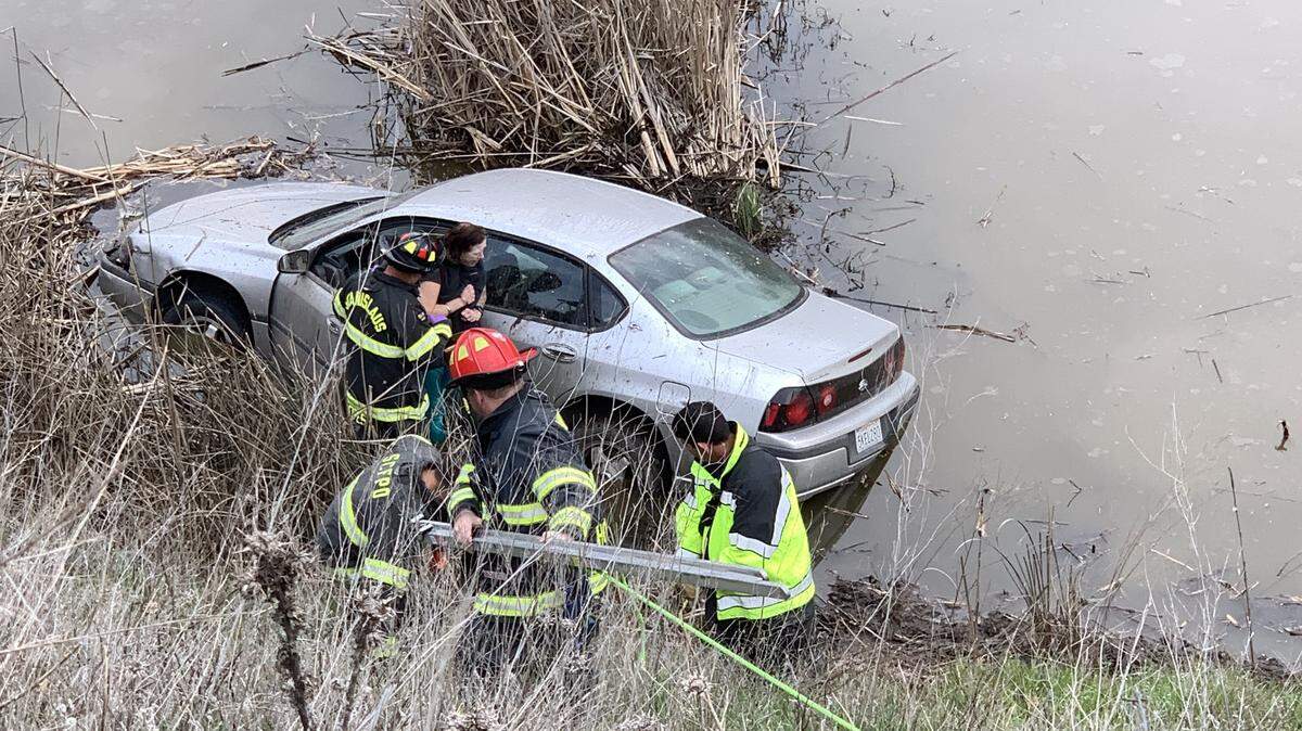 A Modesto woman who crashed 60 or more feet down an embankment southeast of Oakdale was in her car several hours until someone spotted her and called 911 on Sunday afternoon. March 1, 2020