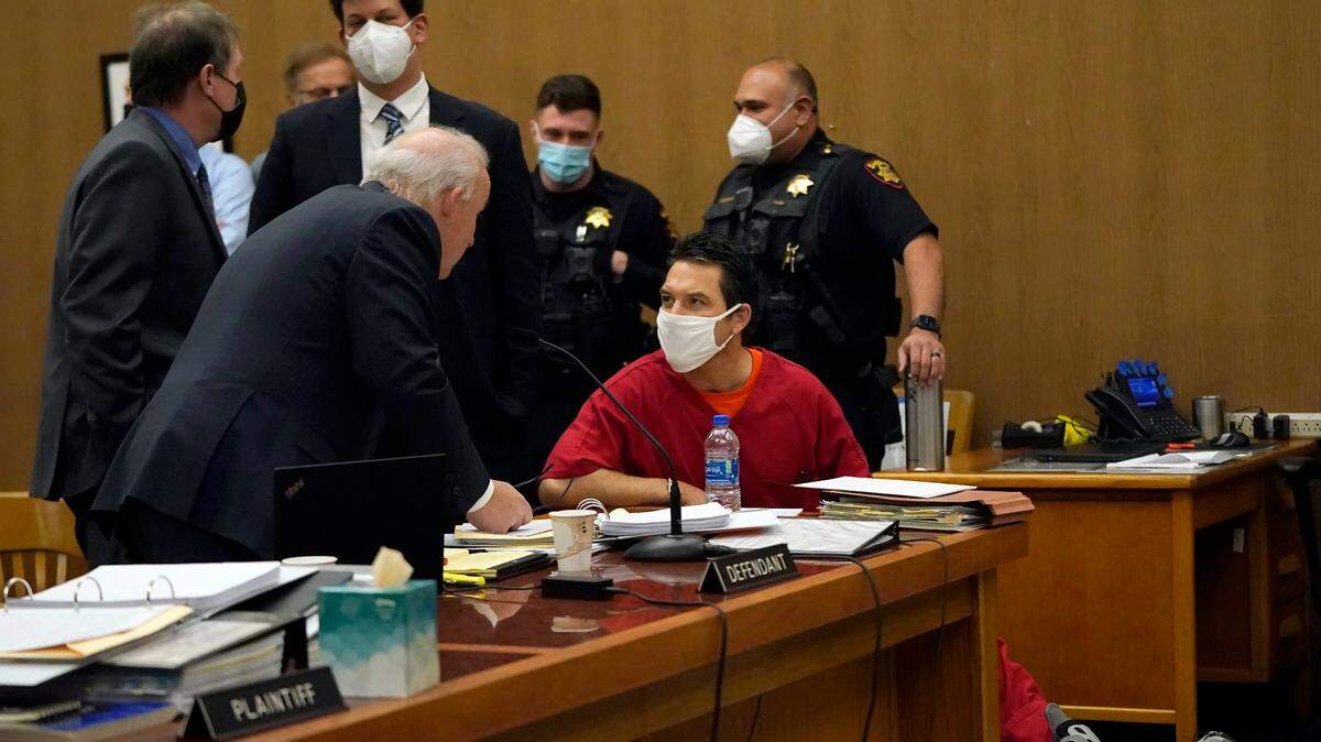 Scott Peterson, seated, speaks to attorney Pat Harris during a break in a hearing at the San Mateo County Superior Court in Redwood City, Calif., Friday, Feb. 25, 2022. Peterson’s chance for a new trial in the murder of his pregnant wife 20 years ago hinges on whether a California juror who helped convict him was biased. (AP Photo/Jeff Chiu, Pool)