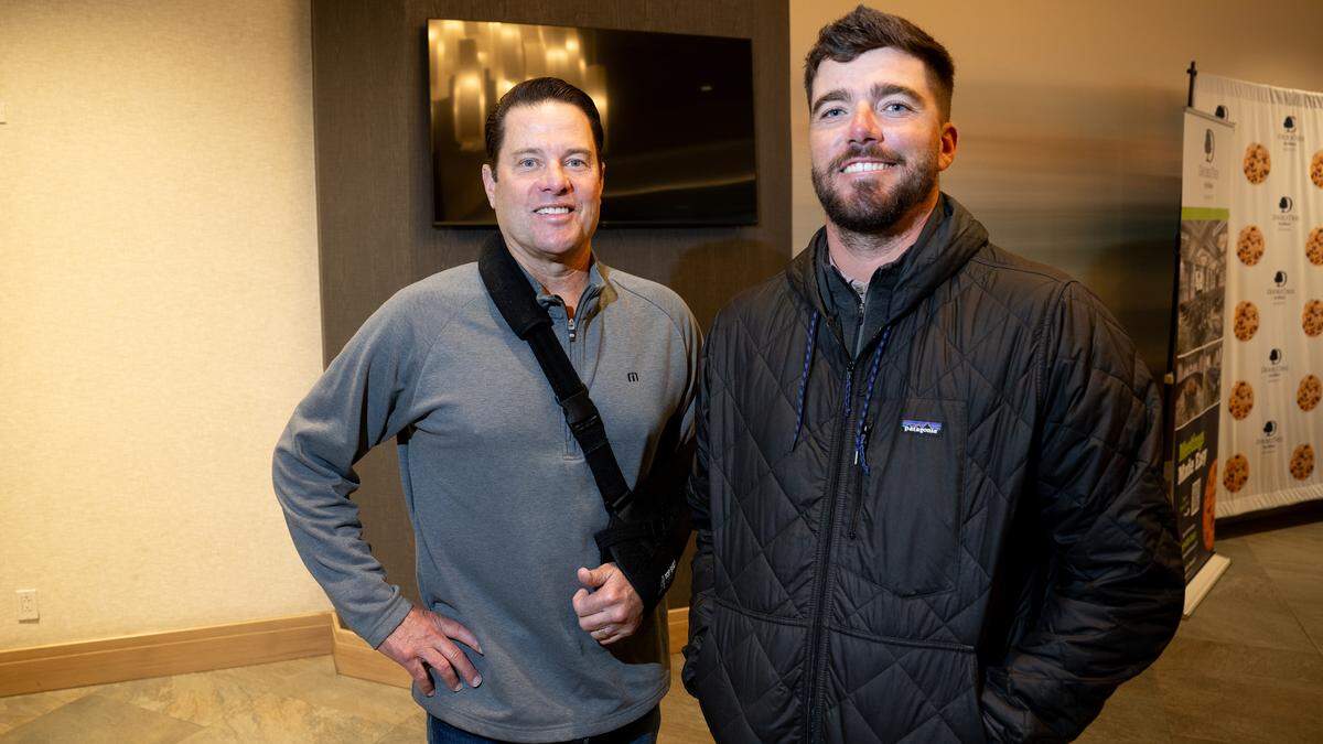 Modesto Glow Riders manager JT Snow, left, with new pitching coach Alex Leach at the DoubleTree Hotel in Modesto, Thursday, Nov. 13, 2025. Leach is currently the head coach of the Modesto Junior College baseball team.