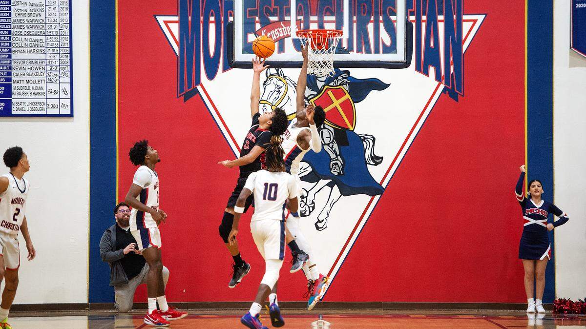 Lincoln’s Quentin Thompson scores on a reverse contested by Modesto Christian’s Prince Oseya during the Division 1 Sac-Joaquin Section playoff game at Modesto Christian High School in Salida, Calif., Friday, Feb. 17, 2023.