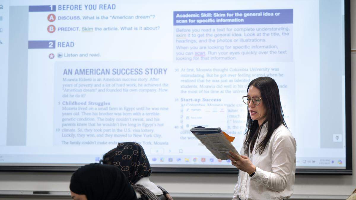 Professor Sara Berger teaches an English for Life and Work (ELW) course at Modesto Junior College in Modesto, Wednesday, Jan. 22, 2025.