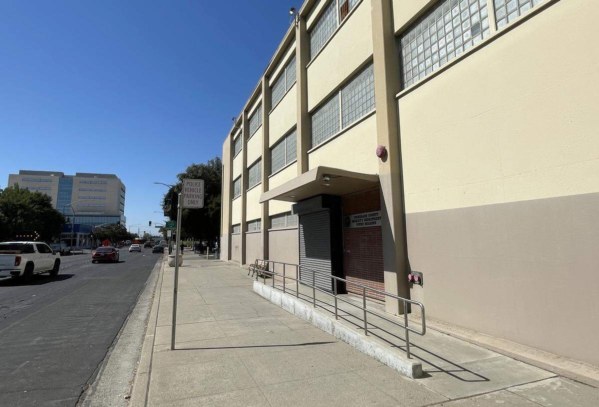 Former jail facility on H Street in Modesto, Tuesday, Sept. 23, 2025. The new courthouse under construction can be seen in the background.