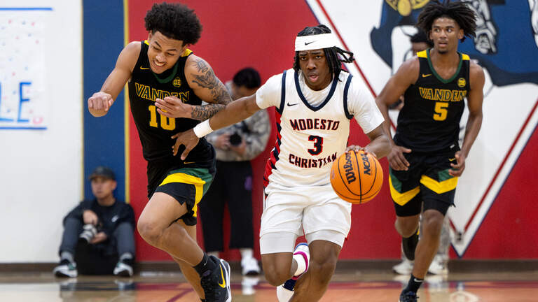 Gallery: Modesto Christian dunks Vanden in D-I quarterfinals
