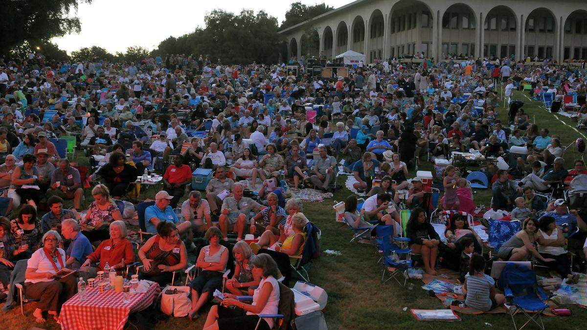 Modesto Symphony Orchestra’s Picnic at the Pops always attracts a crowd.