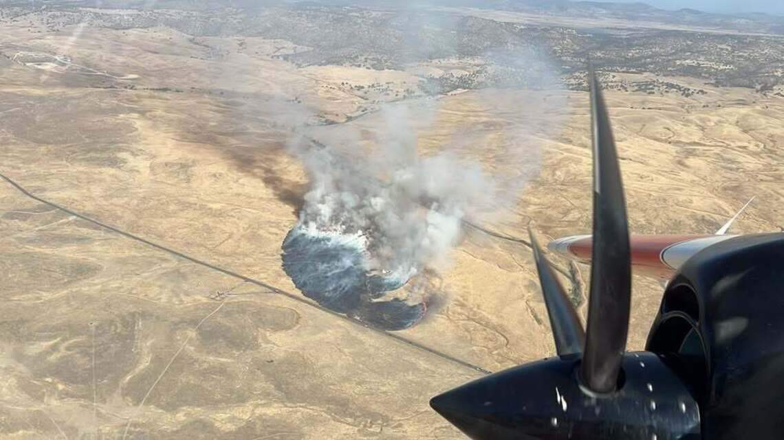 100-acre vegetation fire burning at north tip of Stanislaus County