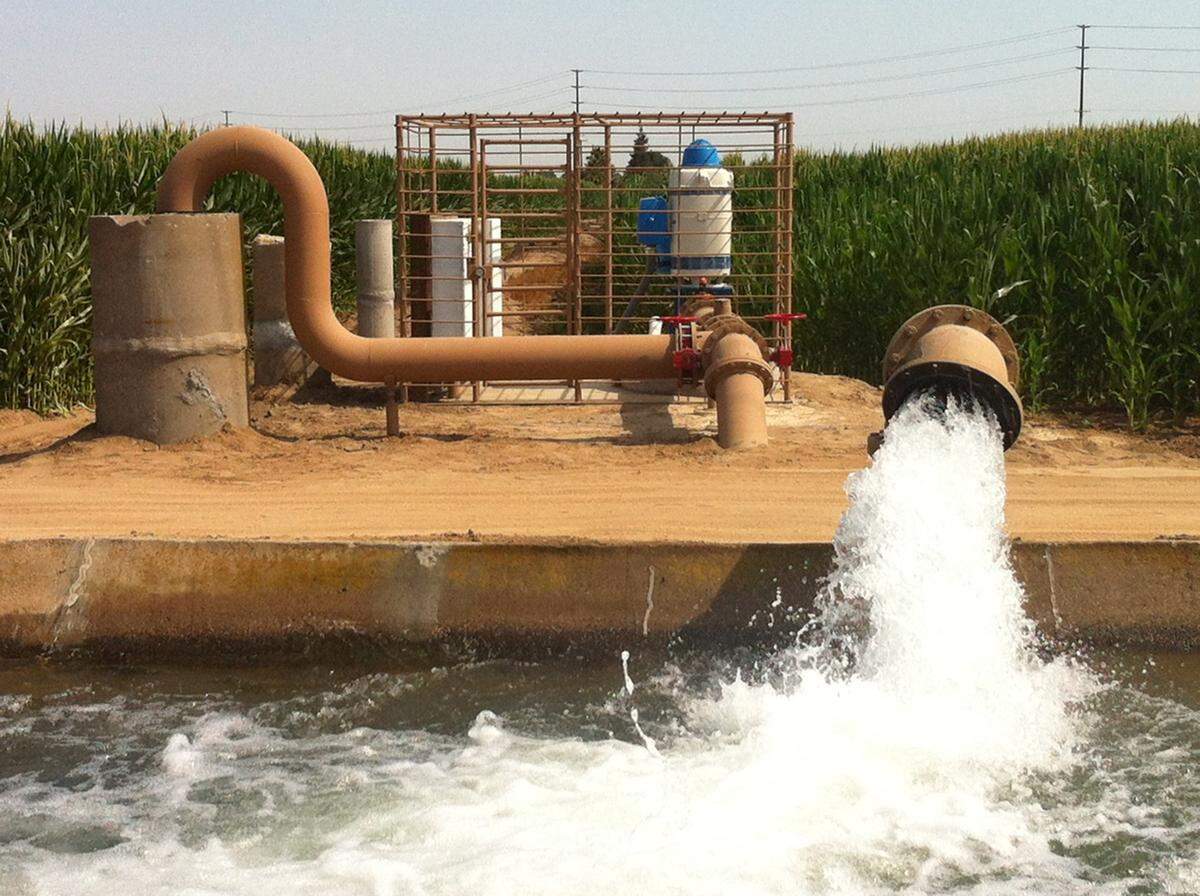 The Turlock Irrigation District allows a farmer to pump thousands of gallons of groundwater per minute into a TID canal near the district’s Taylor Substation off Taylor Road in Denair. A meter measures the water and the farmer takes an equal amount for crops downstream. But shallower wells of several nearby ranchettes have gone dry.