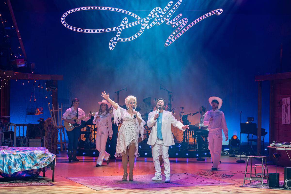 A scene from “Here You Come Again,” featuring Modesto native Tricia Paoluccio as Dolly Parton.