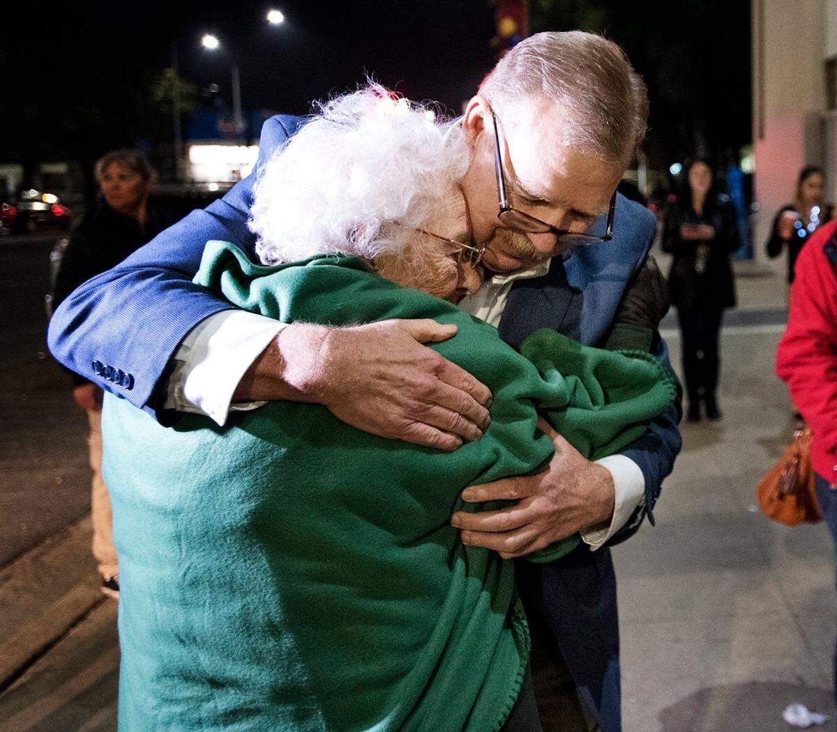 Frank Carson shares a long hug with his mother Vallie Carson after his release from the Stanislaus County Jail in Modesto, Calif., on Thursday, Dec. 22, 2016.