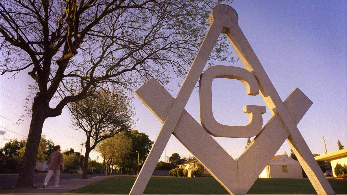 The Masonic emblem stands before the lodge’s Rose Avenue center in Modesto in this file photograph.