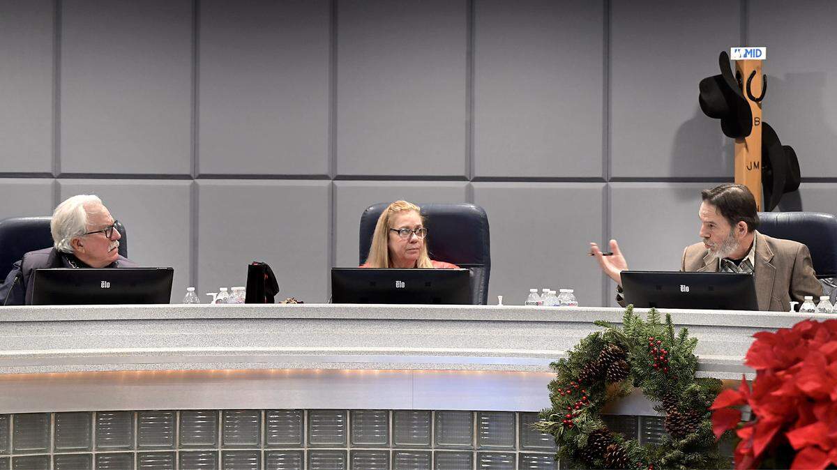 Accusations of corruption, theft flung during Modesto water board meeting