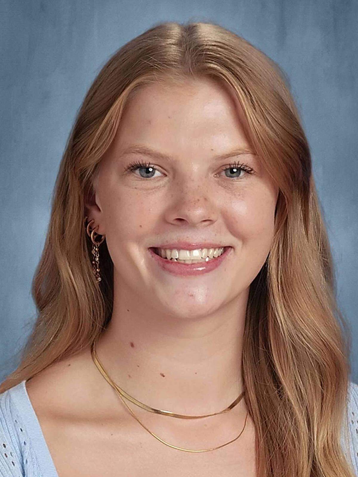 Madeline Van Diepen received an Outstanding Young Women award from the Stanislaus County Commission for Women in March 2022.