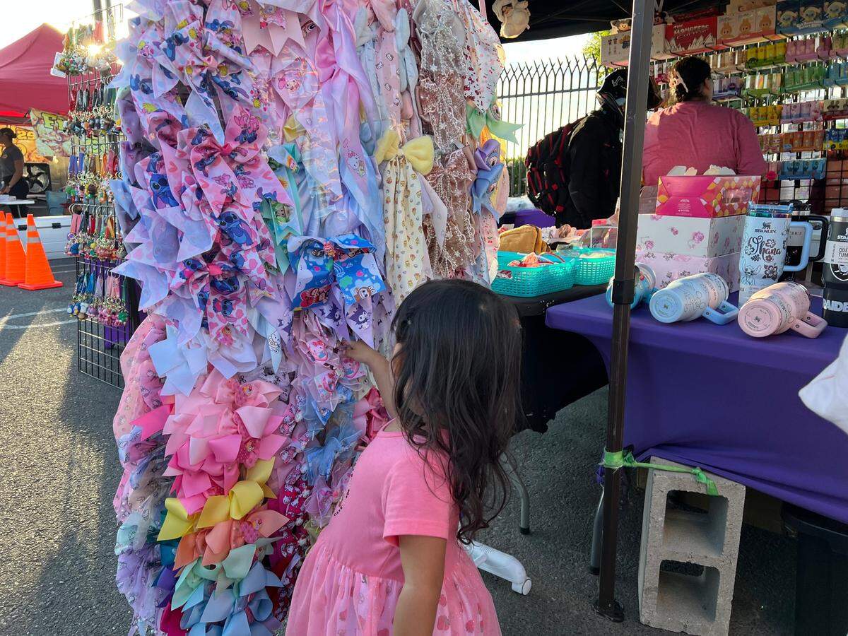 A booth selling hair accessories for $1 apiece at the flea market.