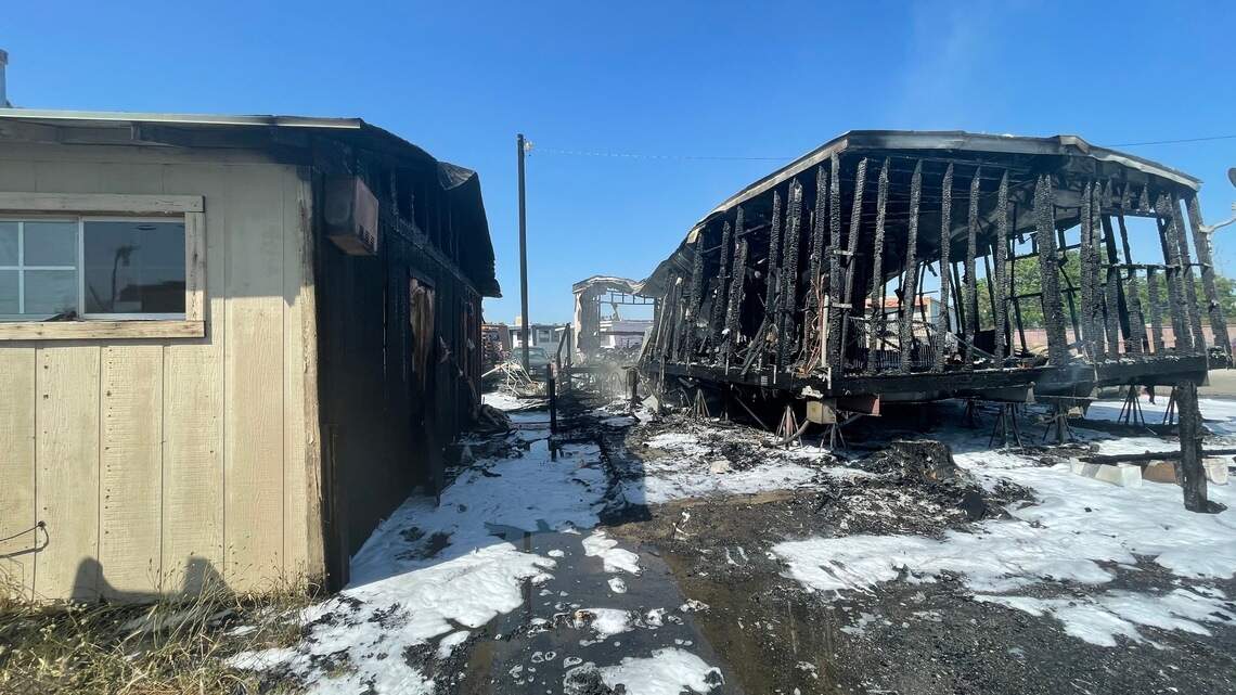 9 displaced after mobile homes catch fire in Ceres | Modesto Bee