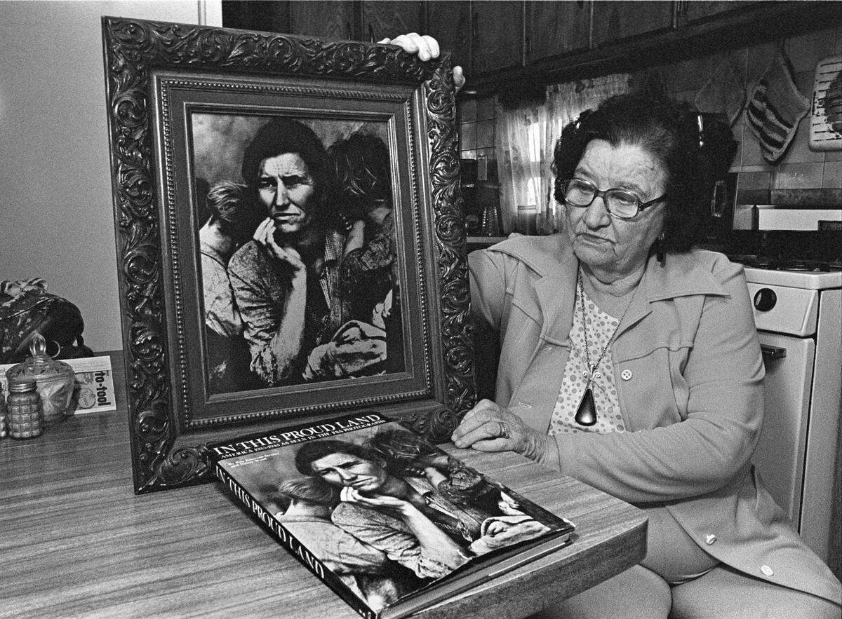 Florence Thompson, the “Migrant Mother” in Dorothea Lange’s famous 1936 photo, is shown in 1978 during an interview with Modesto Bee reporter Emmett Corrigan. Acting on a tip, Corrigan knocked at the trailer in Space 24 of the Modesto Mobile Village. Thompson answered. Her face, despite the added years, was confirmation: She was the “Migrant Mother.”