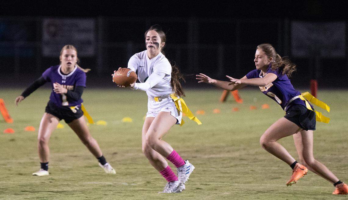 St. Mary’s Alana Harwell makes a catch duirng the CIF Sac-Joaquin Section Division II semifinal game with Escalon in Escalon, Calif., Wednesday, Nov. 1, 2023.