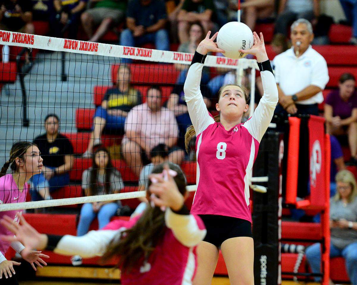 Ripons Reagan Wilkerson sets the ball up during a game between Ripon and Escalon at Ripon High School in Ripon California on October 4, 2023.