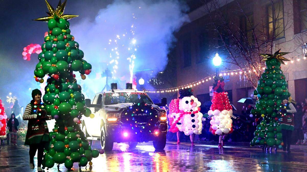 Modesto’s Celebration of Lights parade returns Dec. 2.
