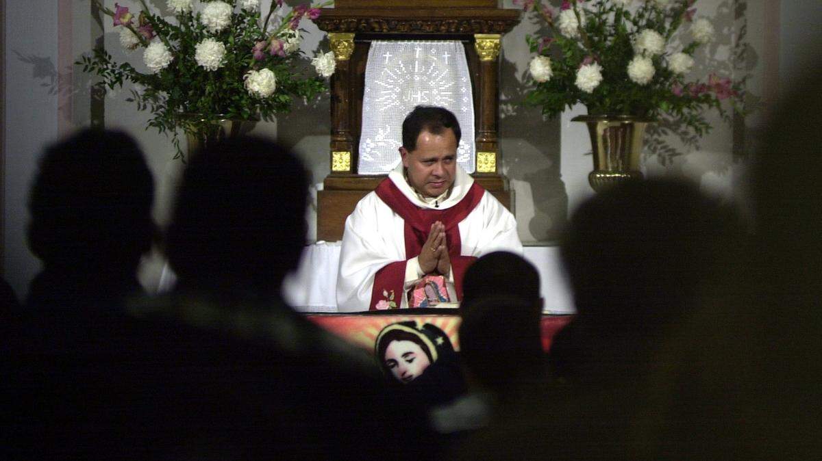 Father Eduardo Perez, seen here in 2001, speaks to parishioners during a service at St. Stanislaus Catholic Church.