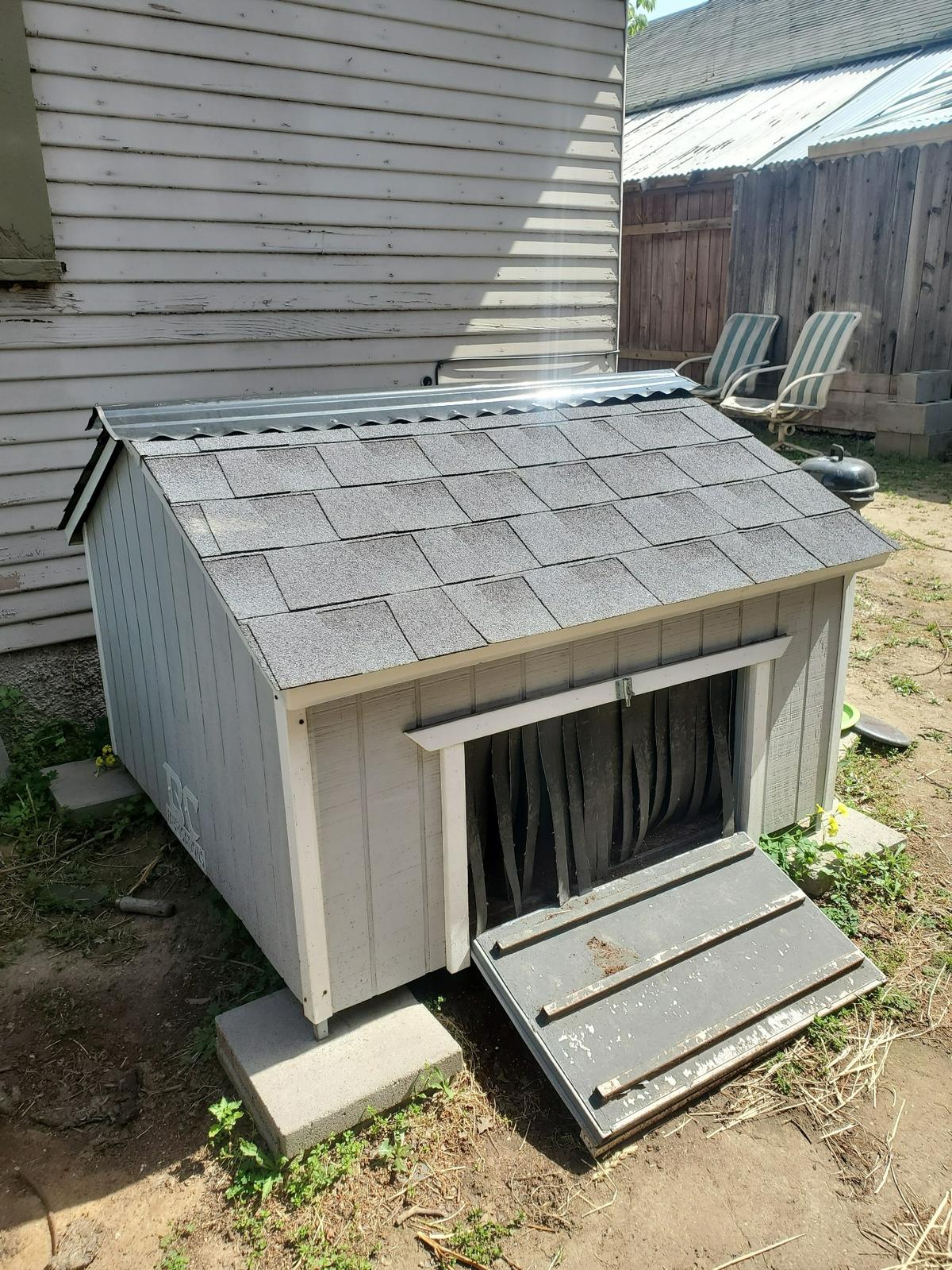 Squirt’s heated house is pictured.