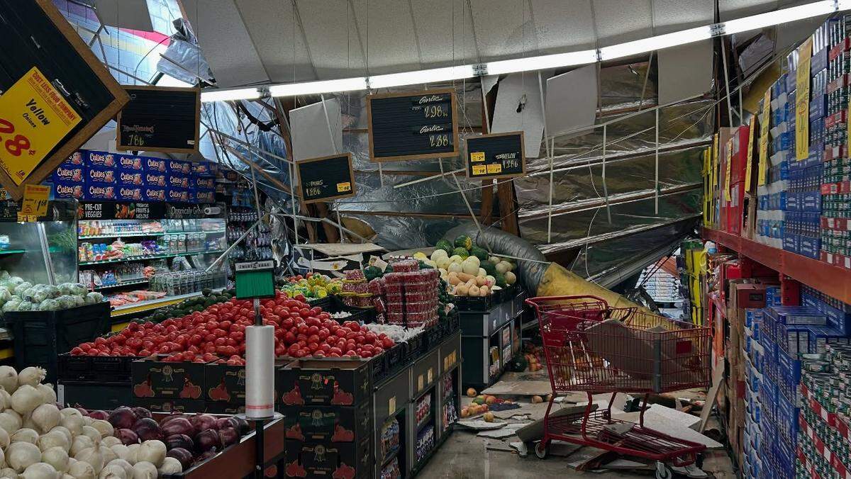 Midafternoon Monday, the Modesto Fire Department was dispatched to a rescue at Cost Less Food Company on N. Yosemite Avenue in Oakdale for a roof collapse.
