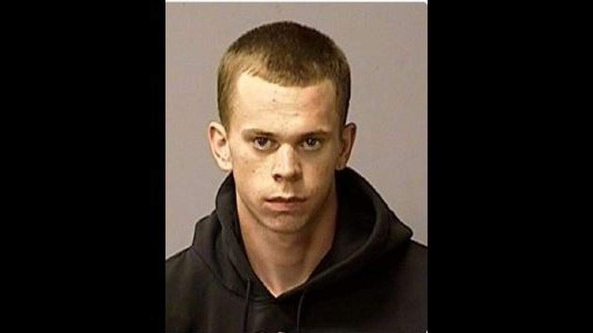 Burglary suspect Dustin Robinson