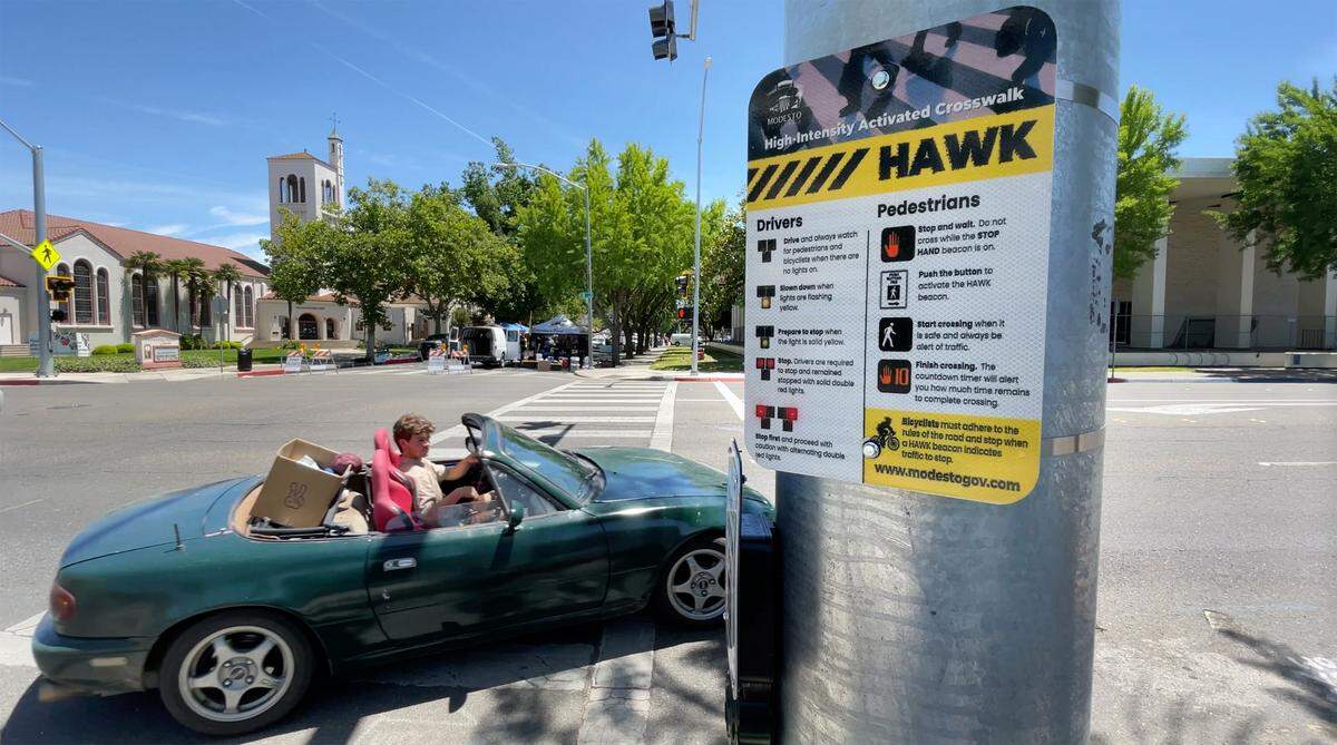 The new high-intensity activated crosswalk system on 16th and I streets in Modesto, Thursday, May 15, 2025. The light system has been installed to make crossing the 4-lane I street safer for pedestrians. The light sequence starts with a blinking yellow to caution motorists to slow down, followed by a solid yellow light to warn drivers to prepare to stop, then a solid red light for drivers to stop, and finishes with a blinking red that allows drivers to proceed with caution.