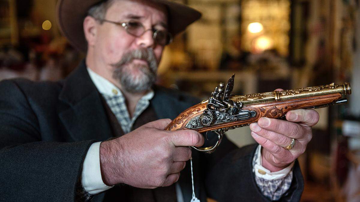 Michael Sharps of Columbia shows a non-firing replica colonial era double-barrel flint-lock pistol.