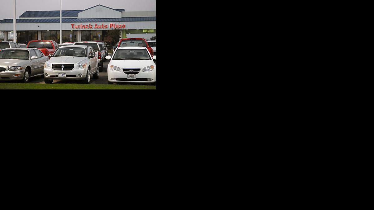 Five Turlock Auto Plaza dealers will close by the end of 2008.
(Debbie Noda/The Modesto Bee)