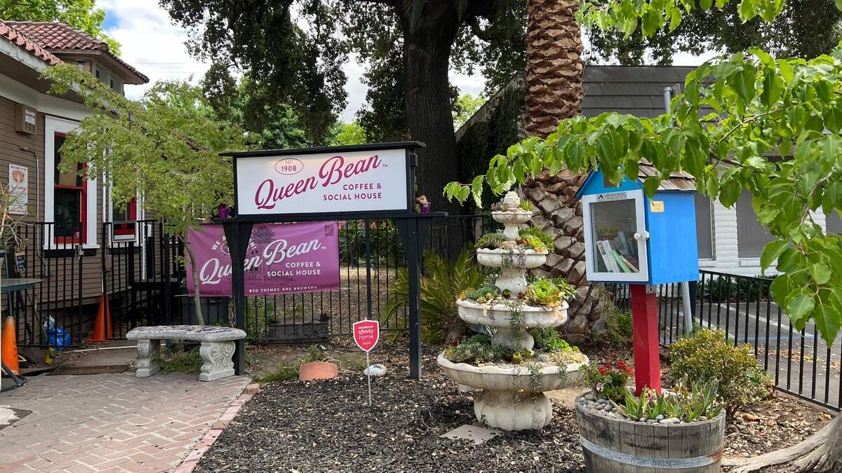 Oakdale comic hosts free open-mic nights at Queen Bean, other shows in region